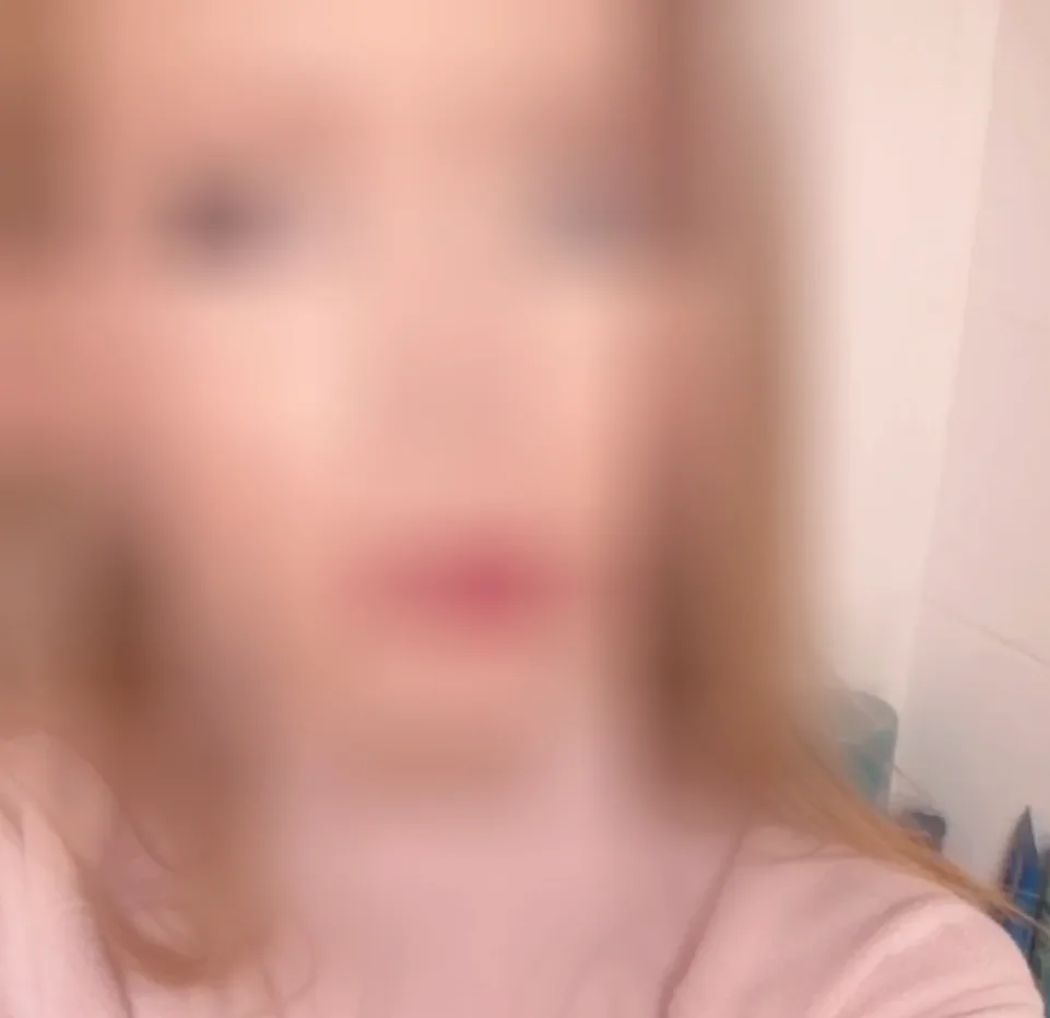 Elli, 26