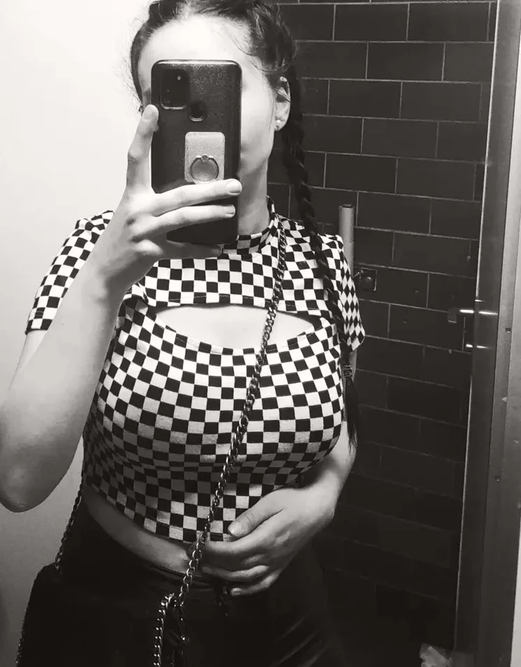 Karoliina, 24