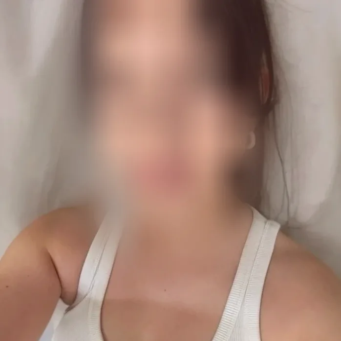 Nina, 26