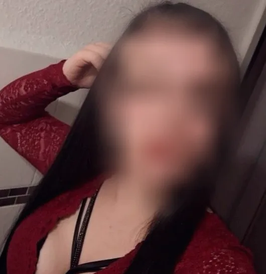 Sanni, 24