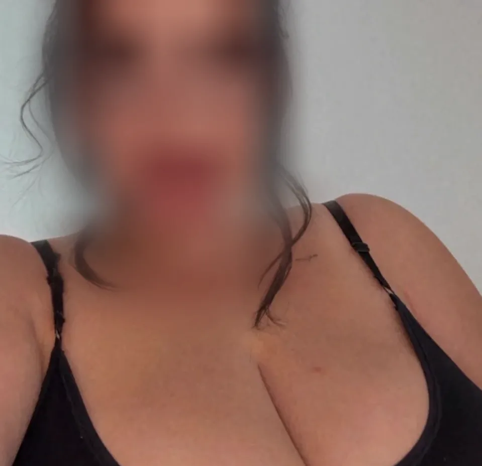 Sara, 24