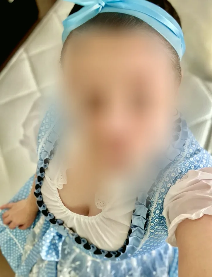 Ulla, 33